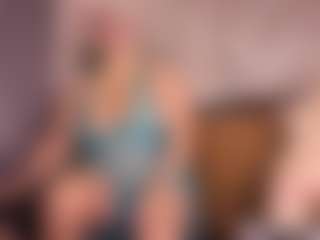 Live cam show with Gianella-Cox - Stockings on Gym Cam Girls