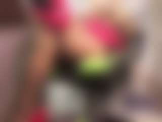 Live cam show with Gianella-Cox - MILF on Sex Cam Show