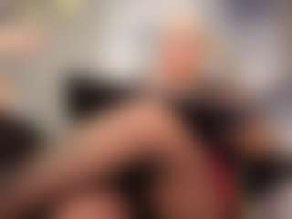 Gianella-Cox MILF webcam performer live streaming