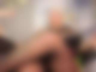 Gianella-Cox MILF webcam performer live streaming