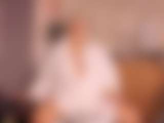 Gianella-Cox MILF webcam performer live streaming