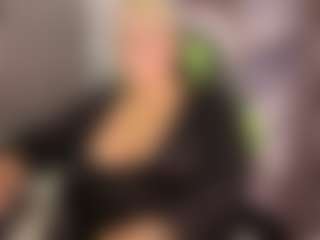 Gianella-Cox MILF webcam performer live streaming