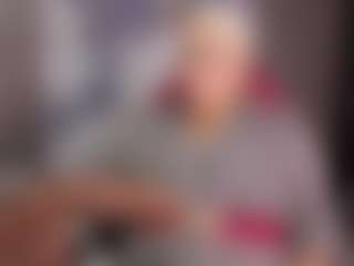 Live cam show with Gianella-Cox - Middle Aged on StripNow