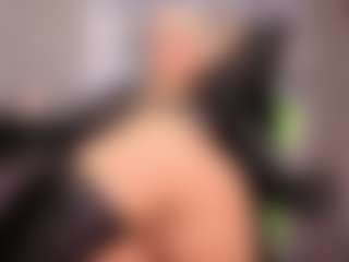 Live cam show with Gianella-Cox - Bedroom Mature on CamClone