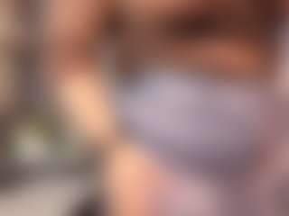 Live cam show with Gianella-Cox - Middle Aged on Dolls Live