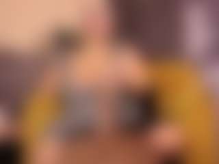 Live cam show with Gianella-Cox - Mature on camwithhim.com