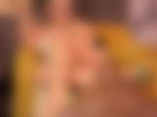 Live cam show with Gianella-Cox - Blonde Hair Middle Aged on xxxlivecams.org