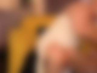 Live cam show with Gianella-Cox - Middle Aged on crypto-cams