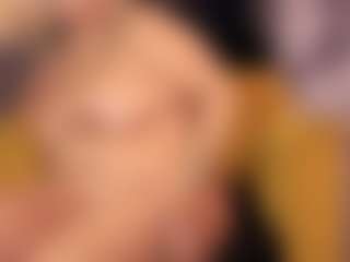 Live cam show with Gianella-Cox - Fingering Latina on CamwithHer | colombia