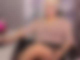 Live cam show with Gianella-Cox - Drinking on fapnchat