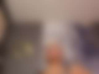 Live cam show with Gianella-Cox - Ride Torso on StripNow