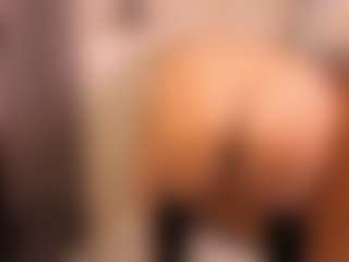 Gianella-Cox MILF webcam performer live streaming