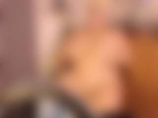 Live cam show with Gianella-Cox - Stockings on CamClone