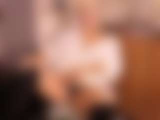Live cam show with Gianella-Cox - Bedroom Mature on CamClone
