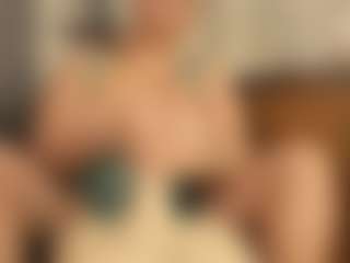Live cam show with Gianella-Cox - Latina on CamwithHer | colombia