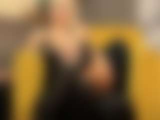 Live cam show with Gianella-Cox - Bedroom Mature on Camsoda