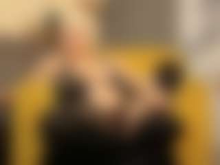 Live cam show with Gianella-Cox - Bedroom on Camsoda