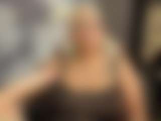 Live cam show with Gianella-Cox - Gamer Mature on Camsoda