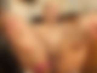 Live cam show with Gianella-Cox - Blonde Hair Middle Aged on Camsoda