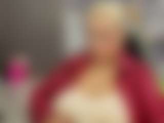 Live cam show with Gianella-Cox - Blonde Hair MILF on Milf Play