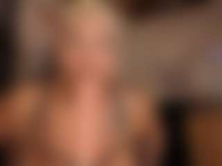 Live cam show with Gianella-Cox - Fingering MILF on Camsoda