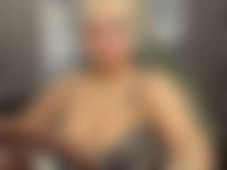 Live cam show with Gianella-Cox - Blonde Hair MILF on Ass Tok
