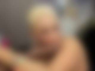 Live cam show with Gianella-Cox - Stockings on Big Tits
