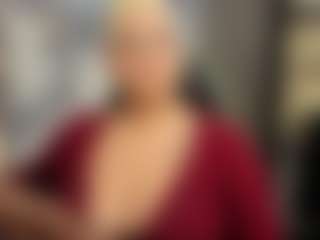 Live cam show with Gianella-Cox - Bedroom Mature on Dare Cams