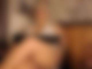 Live cam show with Gianella-Cox - Smoke on camtv