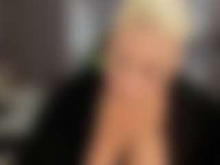 Live cam show with Gianella-Cox - Blonde Hair MILF on Dolls Live