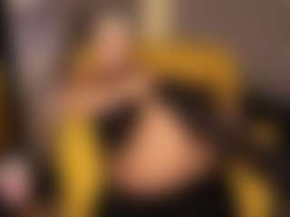 Live cam show with Gianella-Cox - Blonde Hair MILF on Uber Horny