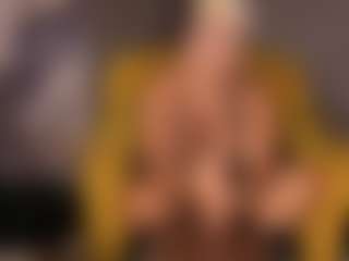 Live cam show with Gianella-Cox - Middle Aged on CamSodaAdn