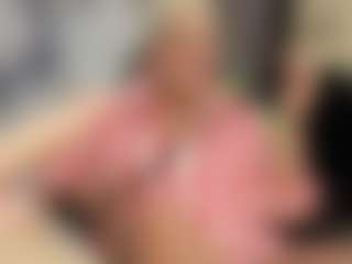Live cam show with Gianella-Cox - Mature on Camsoda