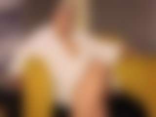 Live cam show with Gianella-Cox - Smoke on AdultVida.com