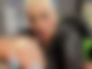 Live cam show with Gianella-Cox - Smoke on luckytryst.com