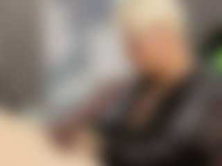 Live cam show with Gianella-Cox - Brown Eyes Mature on luckytryst.com