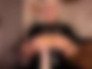 Gianella-Cox, modelo webcam MILF transmitiendo en vivo