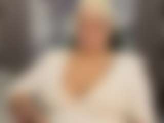 Live cam show with Gianella-Cox - Middle Aged on Soda Cam