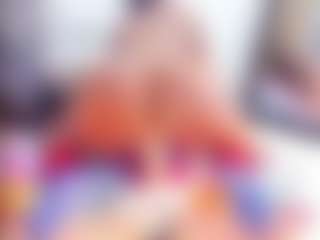 Live cam show with Laura Saenz - Asshole on SquirtSoMuch