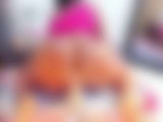 Live cam show with Laura Saenz - Big Ass on CamClone
