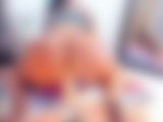 Live cam show with Laura Saenz - Squirt on Camsoda
