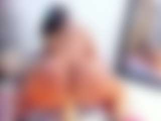 Live cam show with Laura Saenz - Sexwebcam on Chatstar