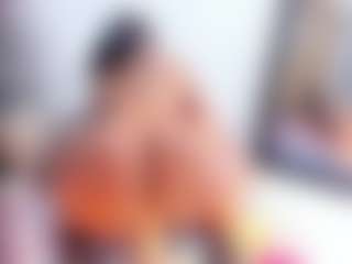 Live cam show with Laura Saenz - Spank BBW on madthumbs