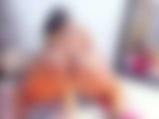 Live cam show with Laura Saenz - Spank BBW on friskycurves.com