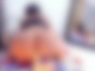 Laura Saenz's Live Sex Cam Show