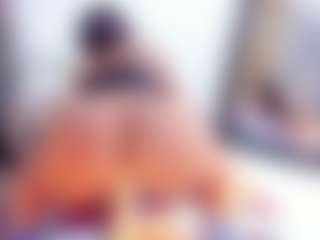 Laura Saenz's Live Sex Cam Show
