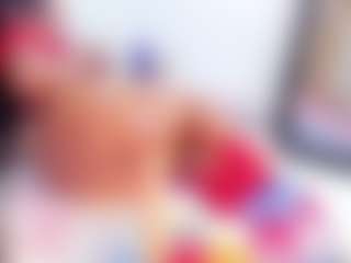 Live cam show with Laura Saenz - Fingers on Camsoda