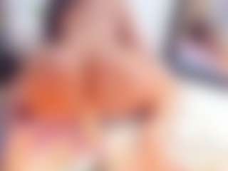 Live cam show with Laura Saenz - Dirty on StripNow