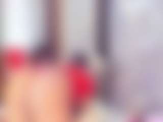 Live cam show with Laura Saenz - Tease Black on livesuperchat.net