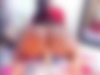 Live cam show with Laura Saenz - Oil on Milfs Live